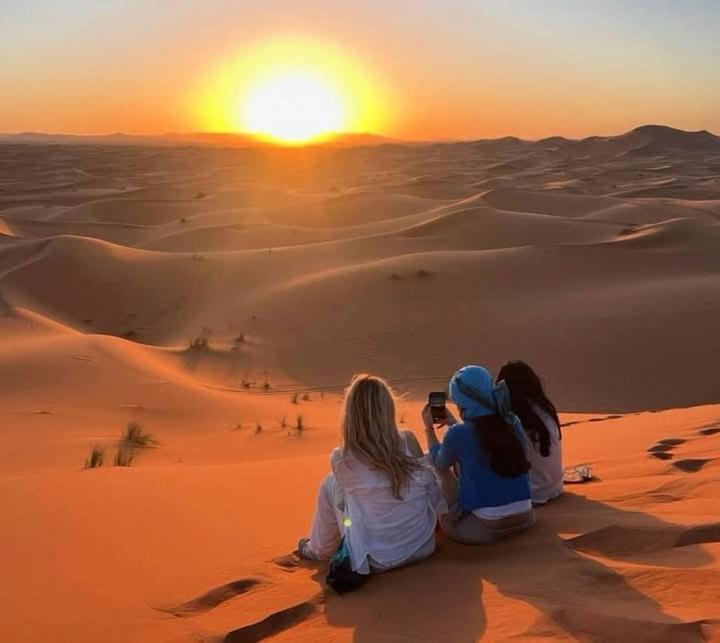 Bivouac Camel Trips Hotel Merzouga Buitenkant foto